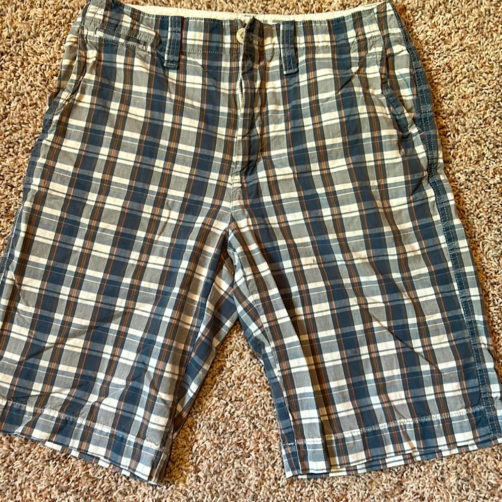 Urban Pipeline Men’s Light Blue Plaid Shorts. Size 32.